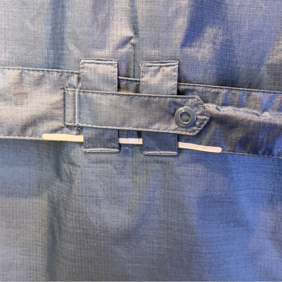 Mountain Hardware 3/4 rain jacket in super condition!!!! - Picture 14 of 15